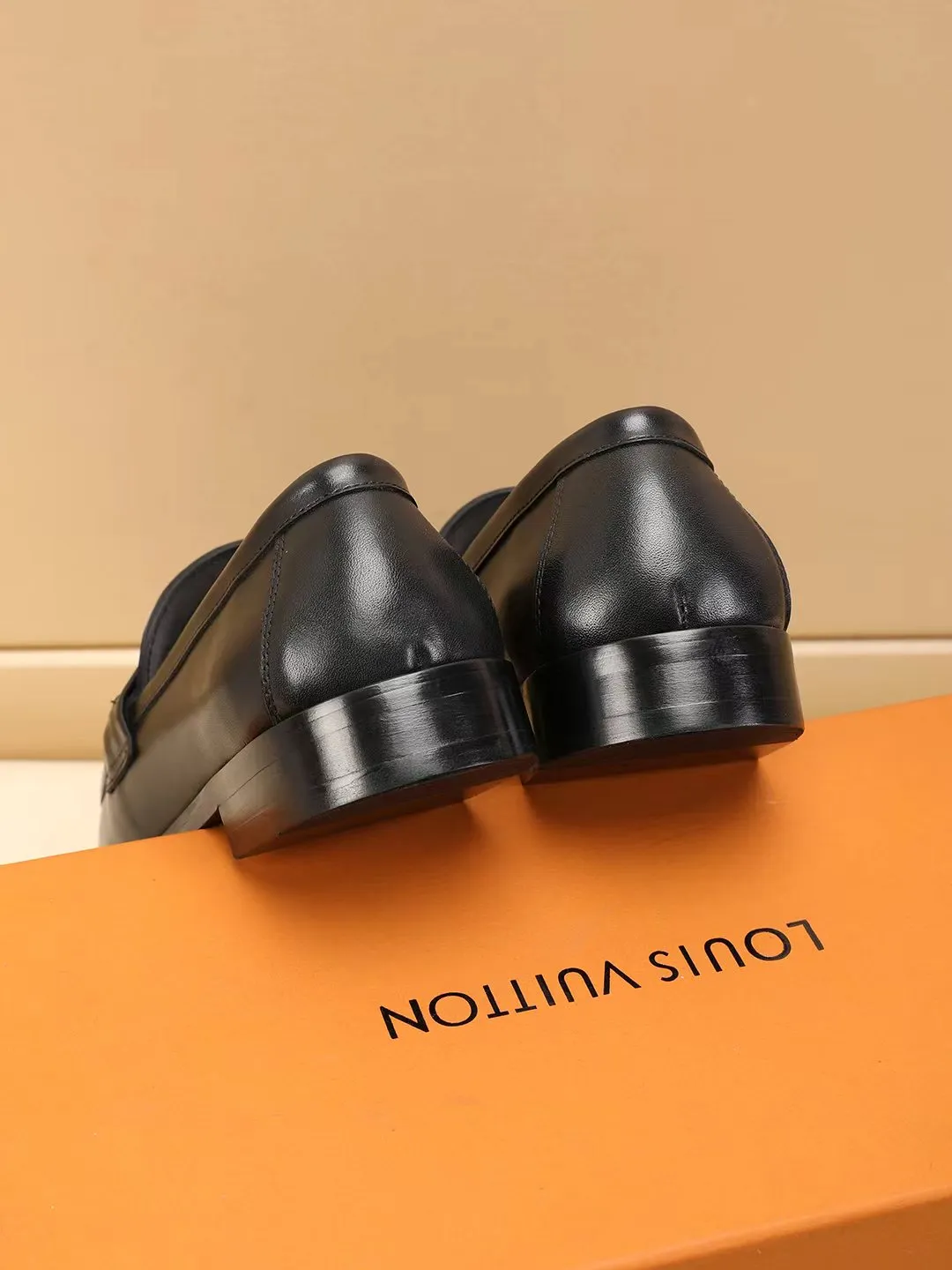 Men's shoes 440 💰 Louis Vuitton LV ® 🆕 model 🔛Full shoe counter, first layer cowhide, 🐂leather lined casual shoes for men, super soft outsole, essential for driving. Synchronized with the counter, original first layer cowhide, completely 1:1 mold customization🌹top version, color optional! Number: 39-44 (customized at 38.45.46)